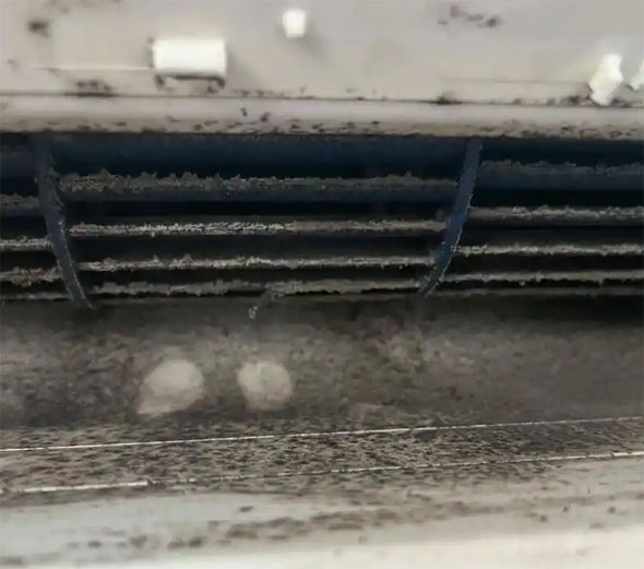 新会空调吹的风有股烧焦味是怎么回事